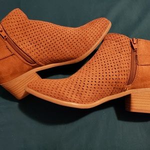 Universal Thread Booties